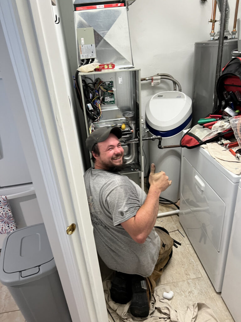 Tech repairing unit - smiling with thumbs up